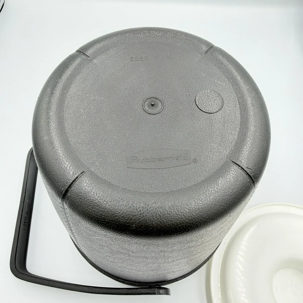 Rubbermaid vintage insulated